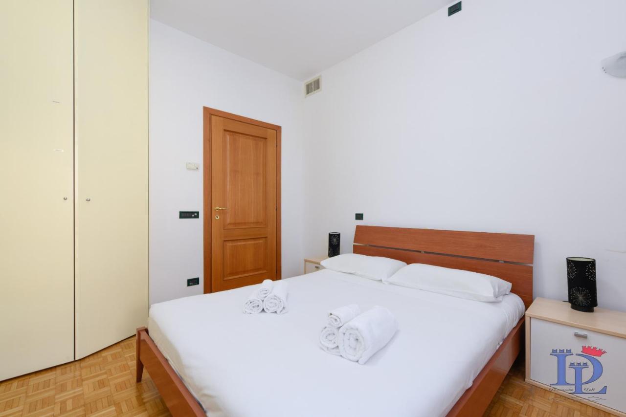Desenzanoloft Official Partner Marriott Homes & Villas - Charming On The Lake Front Lake Desenzano del Garda Bagian luar foto