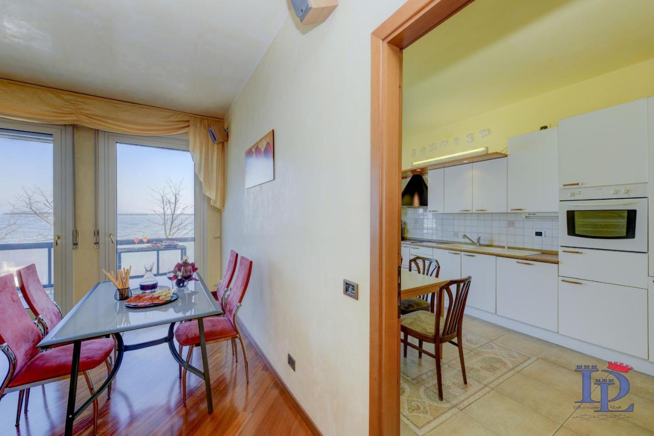 Desenzanoloft Official Partner Marriott Homes & Villas - Charming On The Lake Front Lake Desenzano del Garda Bagian luar foto