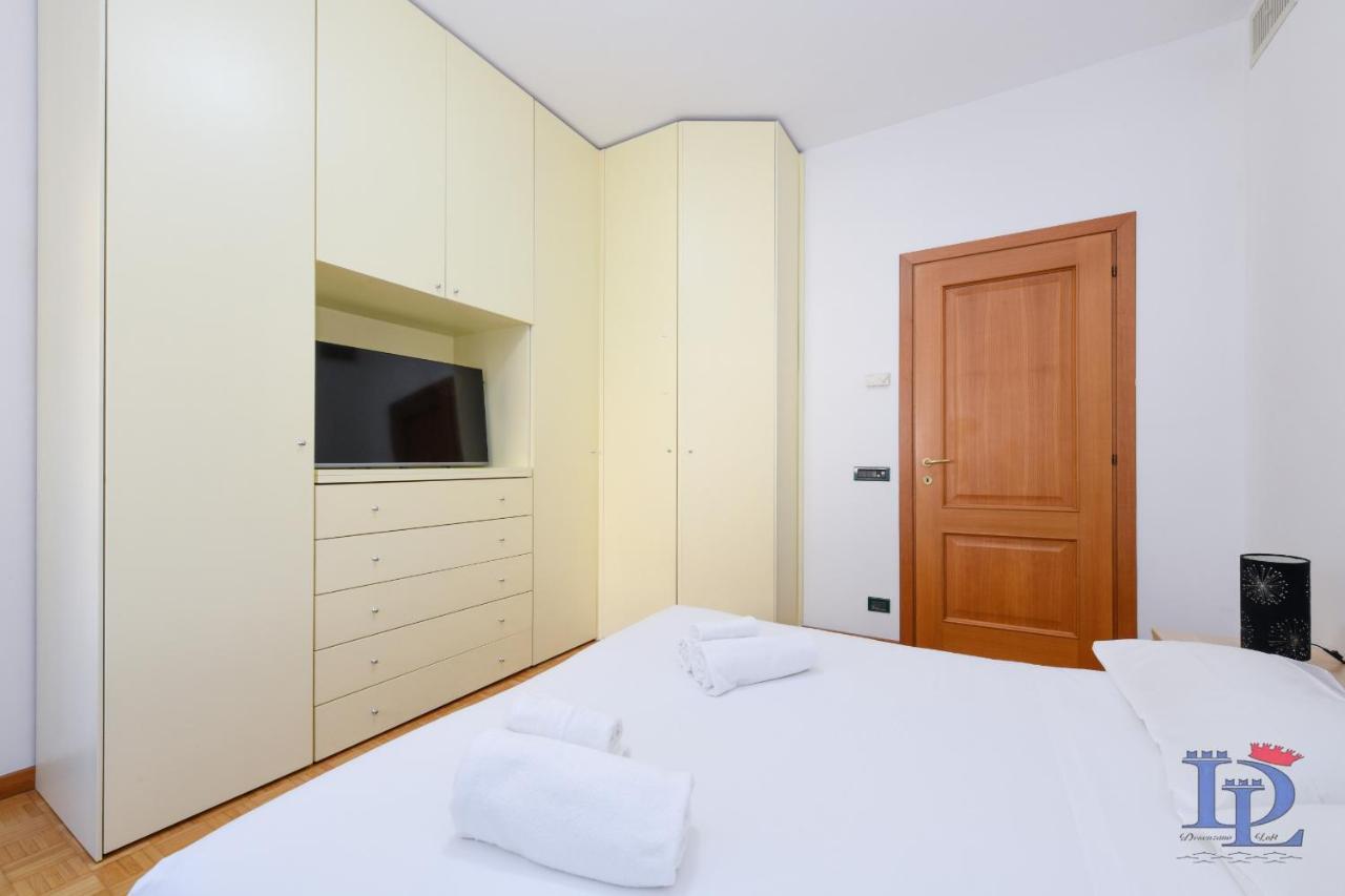 Desenzanoloft Official Partner Marriott Homes & Villas - Charming On The Lake Front Lake Desenzano del Garda Bagian luar foto