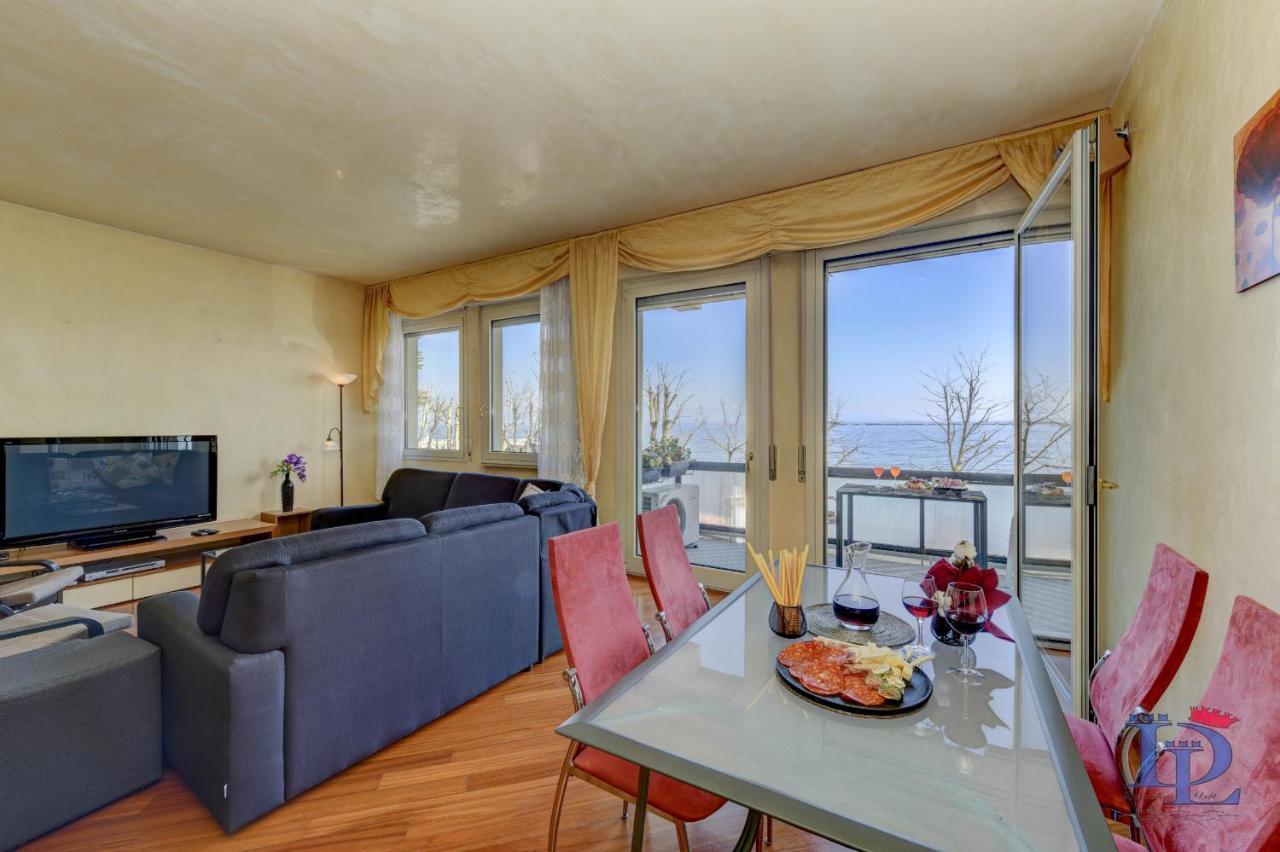 Desenzanoloft Official Partner Marriott Homes & Villas - Charming On The Lake Front Lake Desenzano del Garda Bagian luar foto