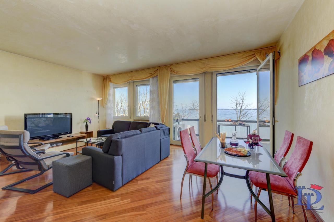 Desenzanoloft Official Partner Marriott Homes & Villas - Charming On The Lake Front Lake Desenzano del Garda Bagian luar foto