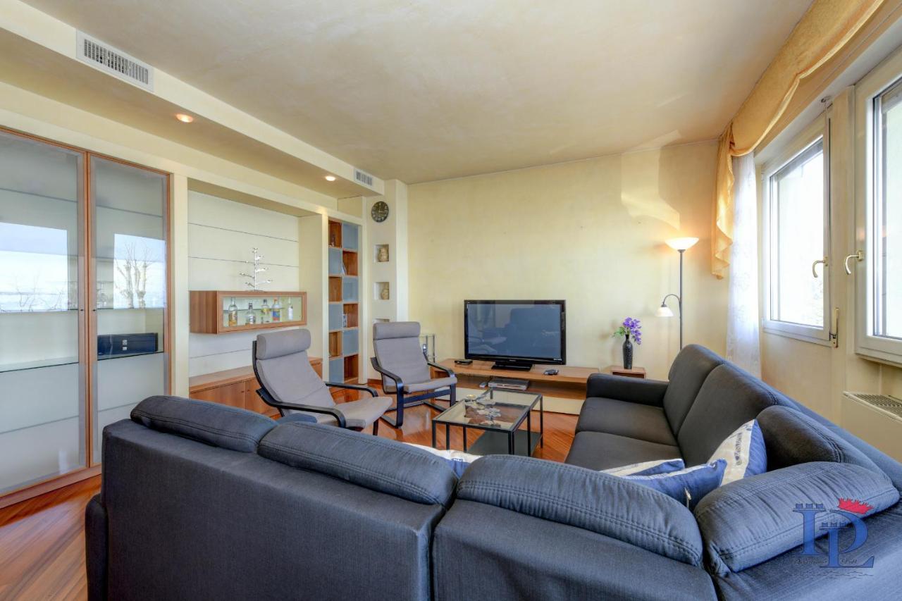 Desenzanoloft Official Partner Marriott Homes & Villas - Charming On The Lake Front Lake Desenzano del Garda Bagian luar foto